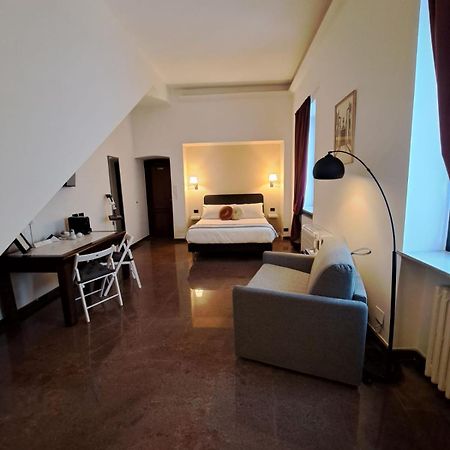 Palazzo Cusani Charming Rooms ヴェルチェッリ エクステリア 写真