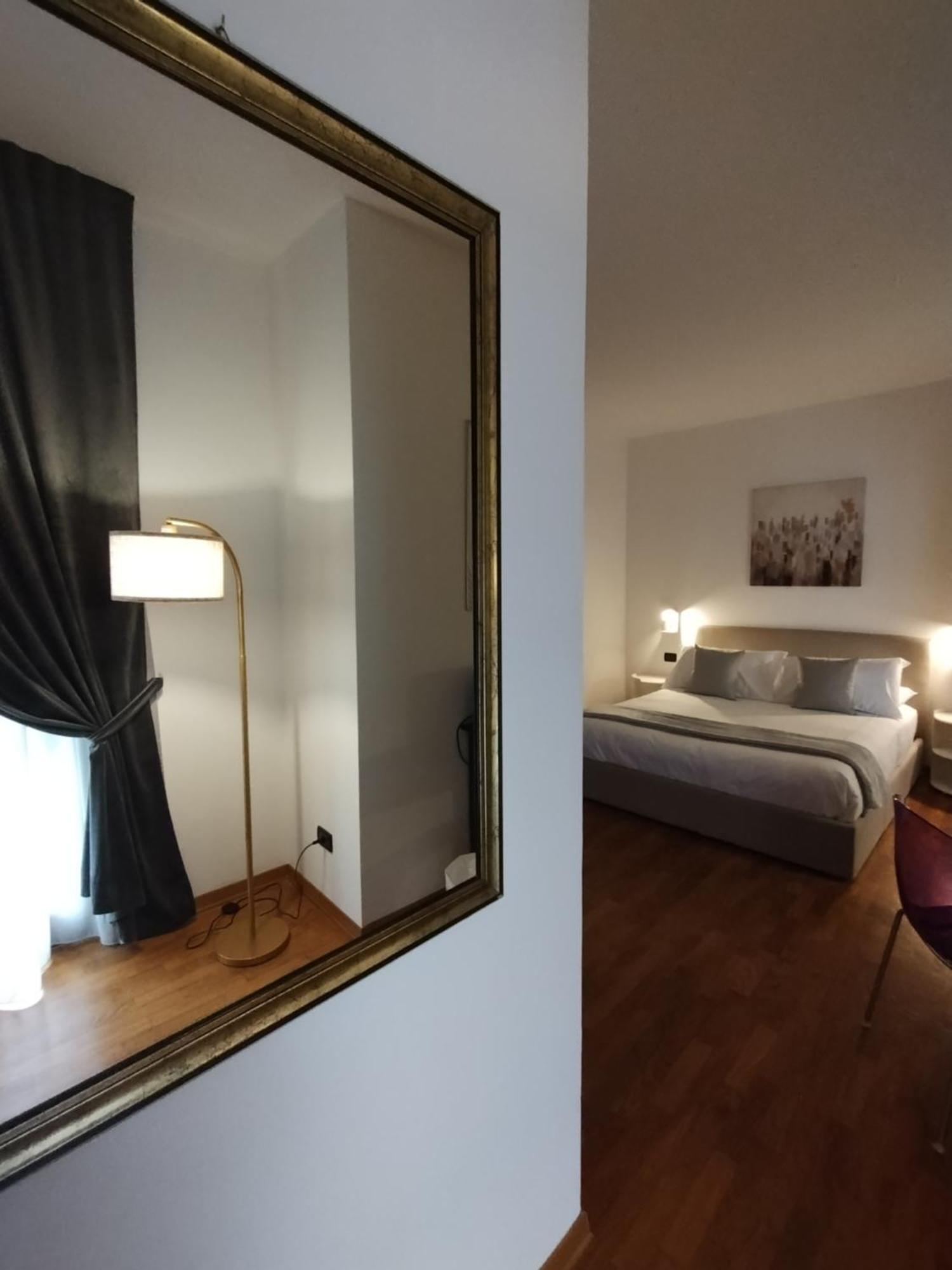 Palazzo Cusani Charming Rooms ヴェルチェッリ エクステリア 写真