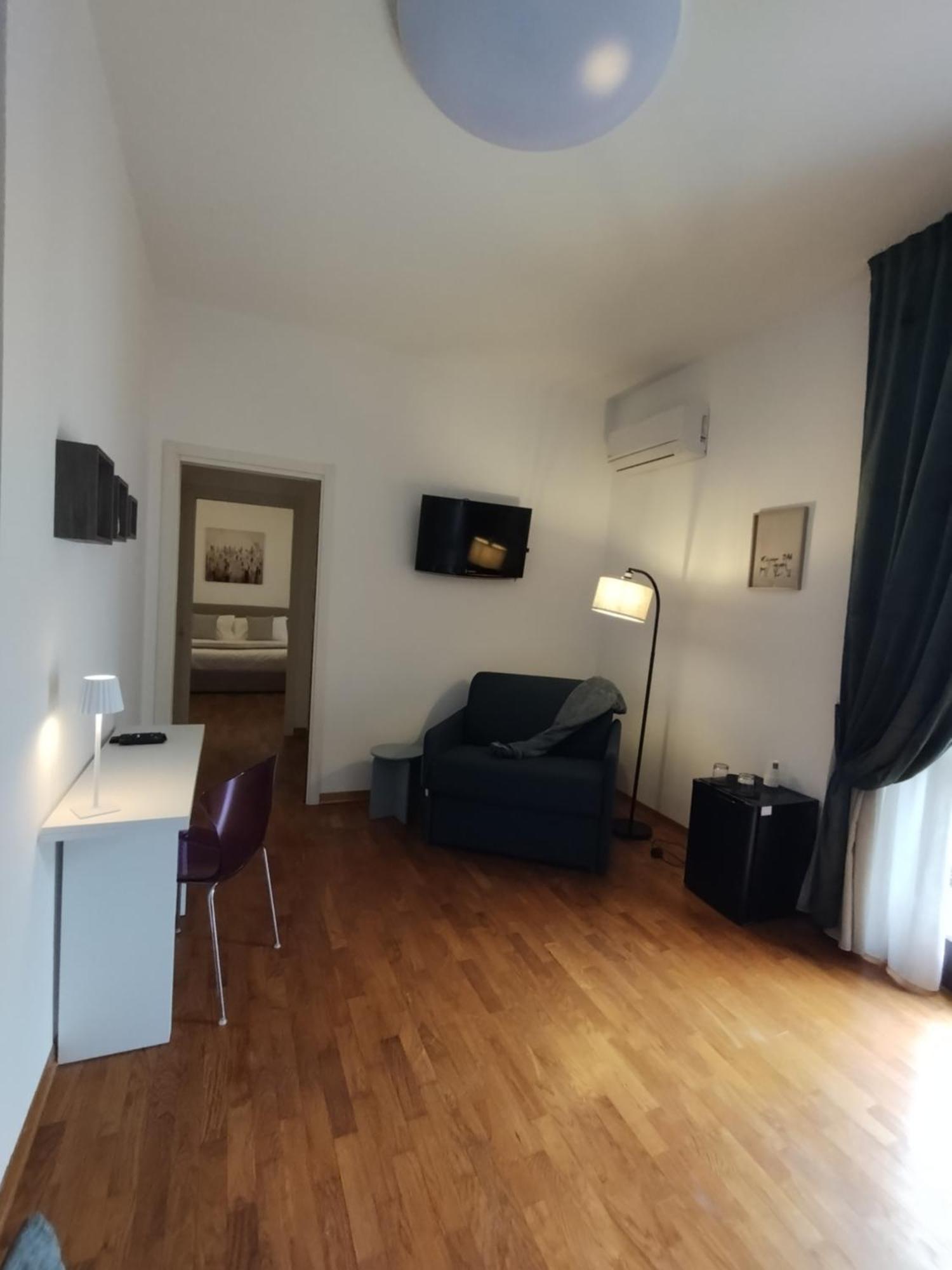 Palazzo Cusani Charming Rooms ヴェルチェッリ エクステリア 写真