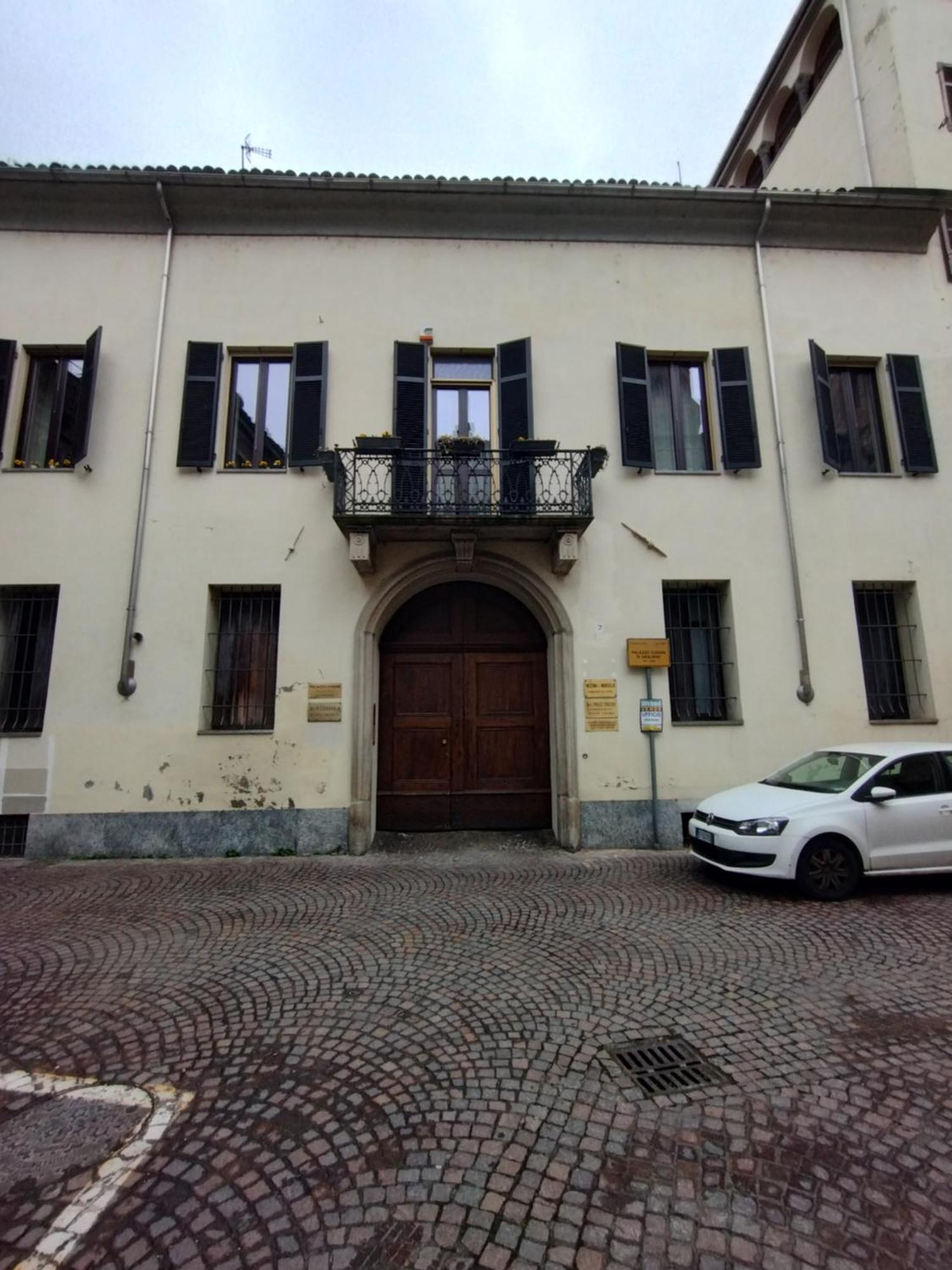 Palazzo Cusani Charming Rooms ヴェルチェッリ エクステリア 写真