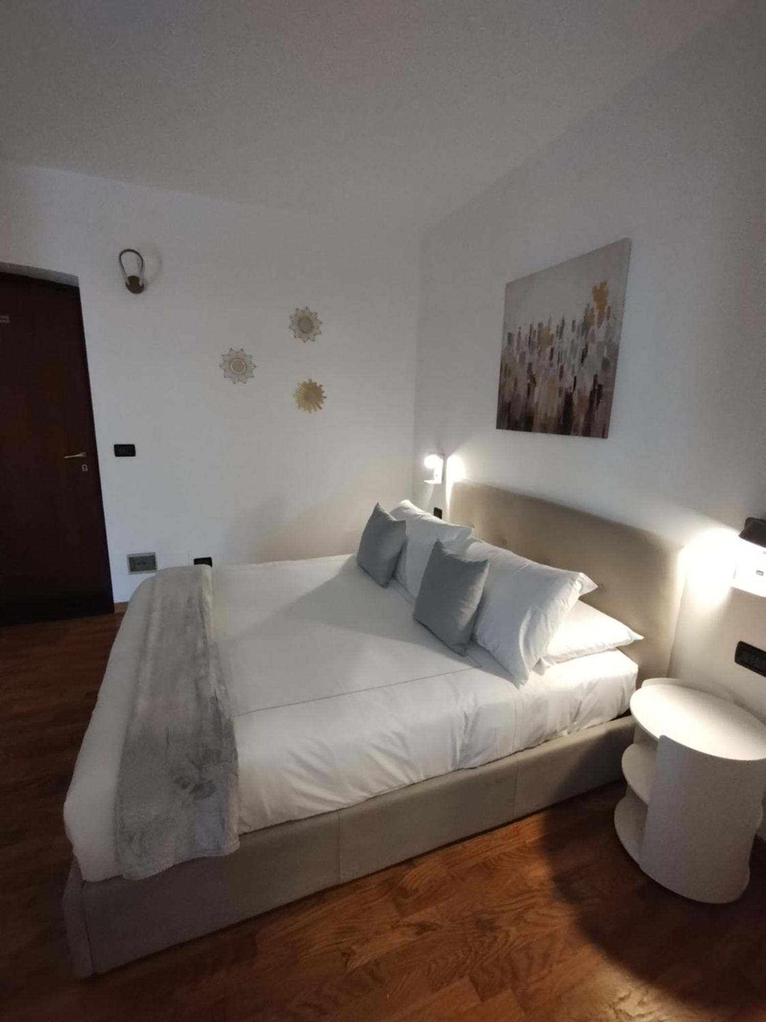 Palazzo Cusani Charming Rooms ヴェルチェッリ エクステリア 写真
