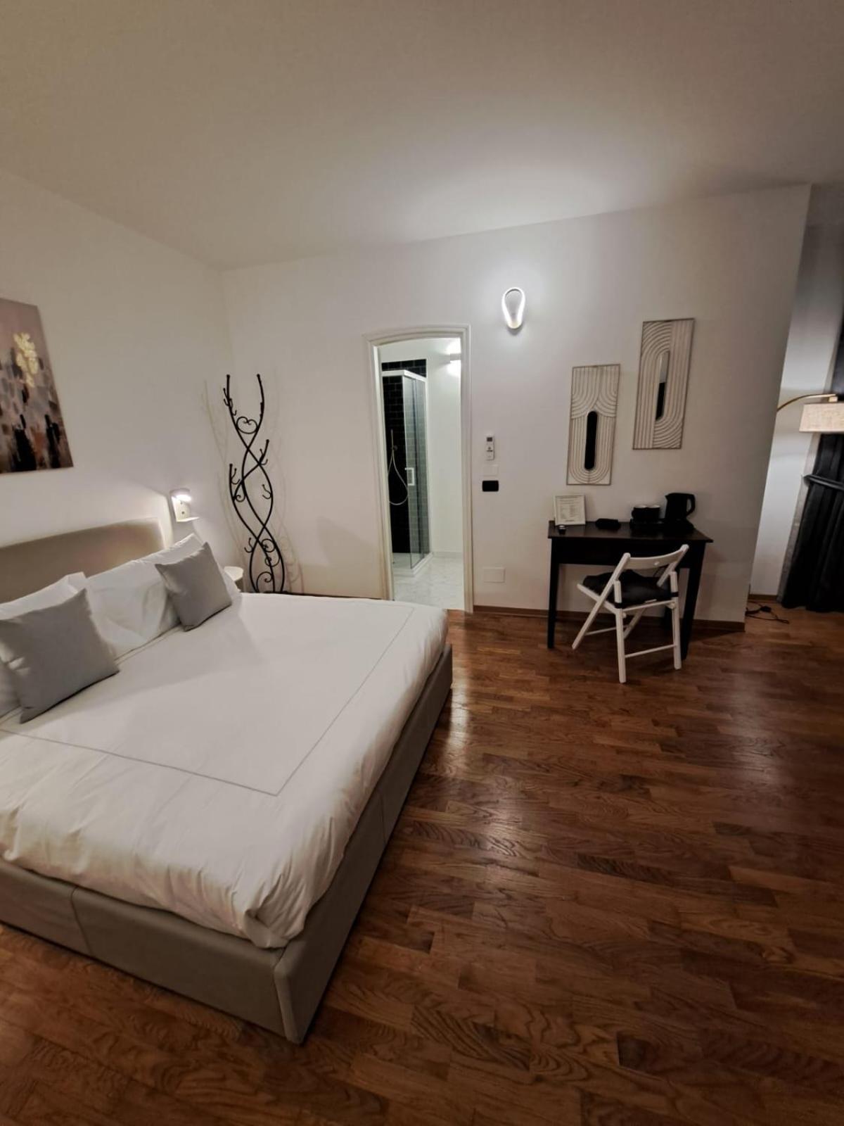 Palazzo Cusani Charming Rooms ヴェルチェッリ エクステリア 写真