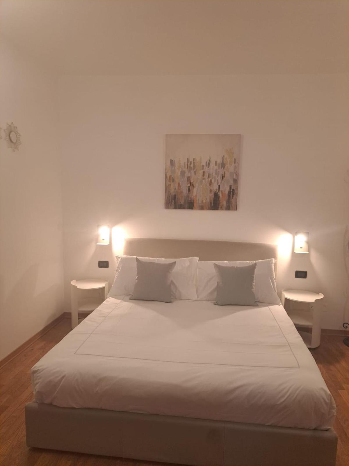 Palazzo Cusani Charming Rooms ヴェルチェッリ エクステリア 写真