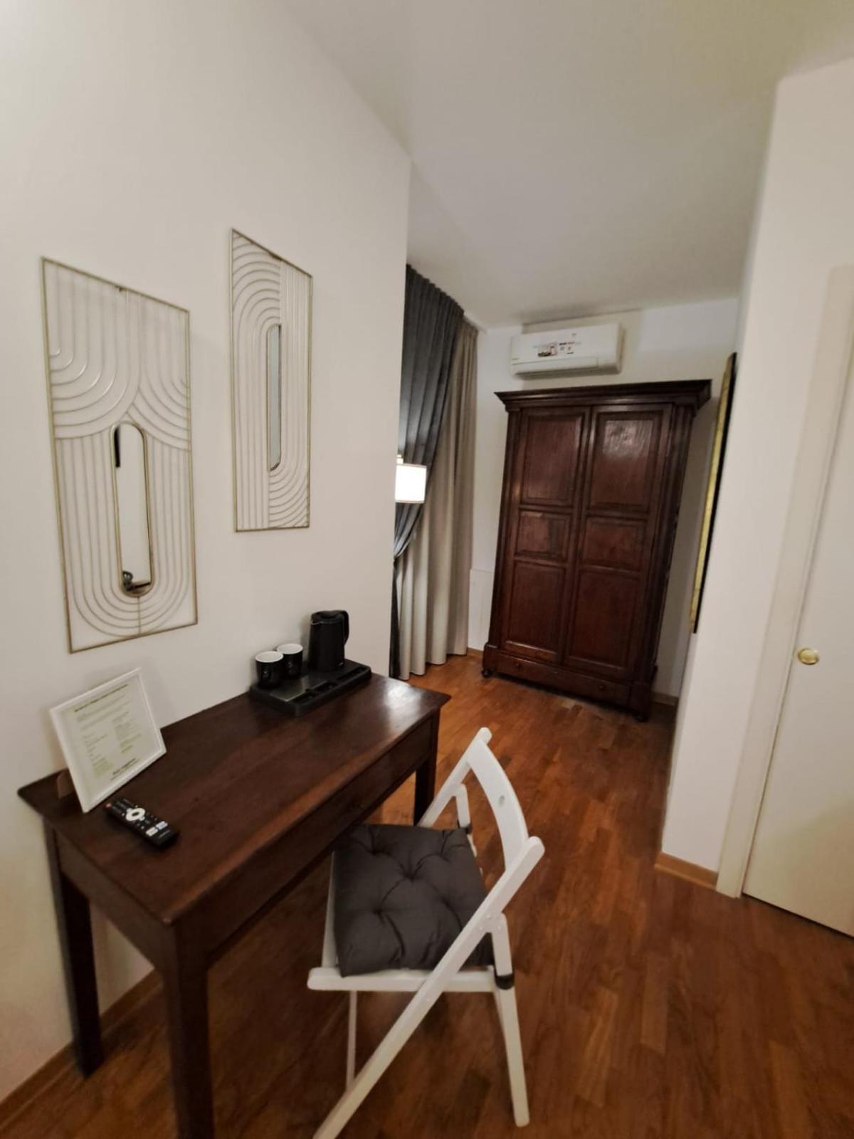 Palazzo Cusani Charming Rooms ヴェルチェッリ エクステリア 写真
